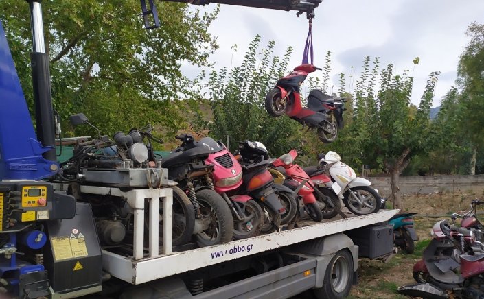 Σταύρος Γρύμπλας: Φροντίζουμε για μια Μύκονο καθαρή και Βιώσιμη! Νέα δράση απομάκρυνσης εγκαταλελειμμένων μηχανών και δικύκλων από κοινόχρηστους χώρους