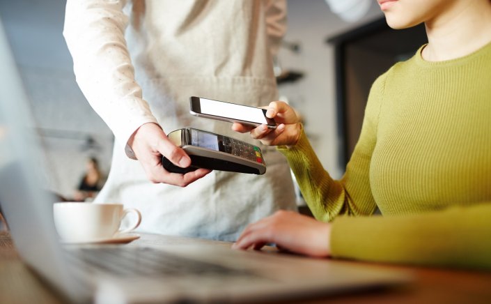 POS in taxis: Νέο πλαίσιο για POS και ηλεκτρονικές πληρωμές!! Υποχρεωτική διασύνδεση με την ΑΑΔΕ και αυστηρά πρόστιμα!!