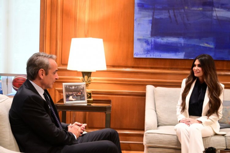 PM Mitsotakis meets U.S. Ambassador Guilfoyle: Οι σχέσεις μας είναι σε ιστορικά υψηλά - Η Ελλάδα αποτελεί το σημείο εισόδου για το LNG για όλη την περιοχή 