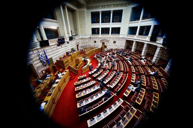 Members of Parliament: Βουλή και βουλευτές μακριά από την κοινωνία!! Υπερεκπροσώπηση της ανώτερης τάξης, οι γυναίκες υποεκπροσωπούνται, «γερασμένα» κόμματα [Μελέτη]