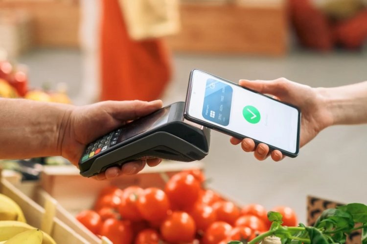 Mandatory IRIS payments: Και με IRIS τα ψώνια από 1η Δεκεμβρίου, βαριά πρόστιμα και υποχρεώσεις για τις επιχειρήσεις