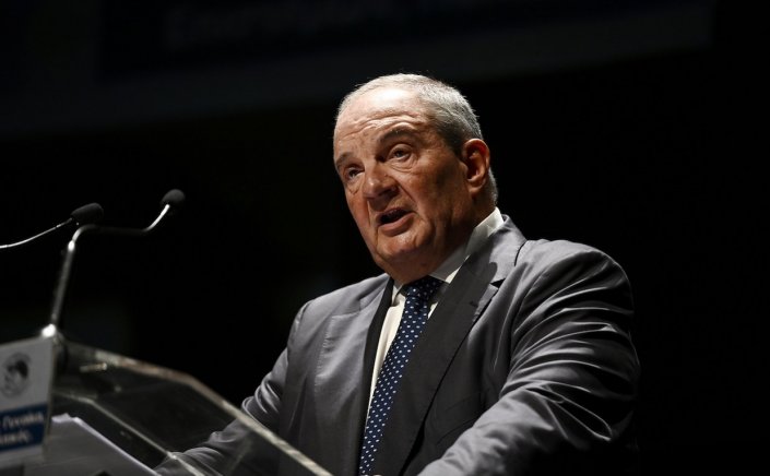 Past PM Karamanlis: Παρέμβαση Καραμανλή για την ποιότητα της Δημοκρατίας, με «καρφιά» για Μητσοτάκη - Θρυαλλίδα εξελίξεων