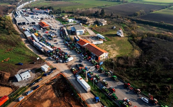 Gov & Political Affairs: Αναβρασμός στους «γαλάζιους» βουλευτές!! «Οδηγούμαστε σε μετωπική με τους αγρότες, με 5.000 τρακτέρ και 15.000 αγρότες στους δρόμους!!