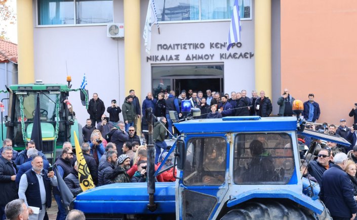 Παραμένουν στα μπλόκα οι αγρότες και αποστέλλουν τα αιτήματά τους στην κυβέρνηση