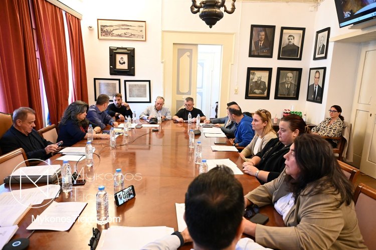 Όταν η «Τυπολατρία» της Αδράνειας επιχειρεί να ακυρώσει την Κοινωνική Ευαισθησία της Πράξης: «Τολμούν να μιλούν για διαδικασίες, αυτοί που άφησαν τη Μύκονο χωρίς Κέντρο Κοινότητας επί χρόνια» [Video]