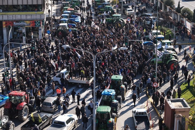 Protesting Greek farmers: Αμετακίνητοι οι αγρότες, αρνούνται «προσχηματικό διάλογο» - On line χάρτης των μπλόκων σε πραγματικό χρόνο