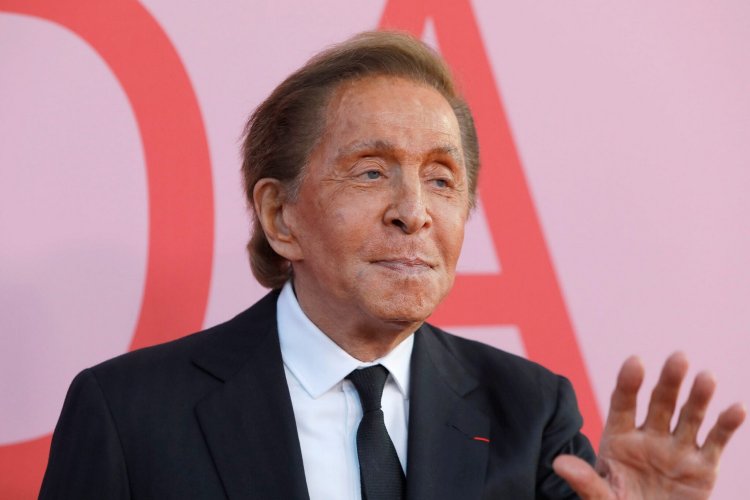 Notable Death: Ο εμβληματικός Ιταλός σχεδιαστής μόδας Valentino, έφυγε από τη ζωή στα 93 του χρόνια